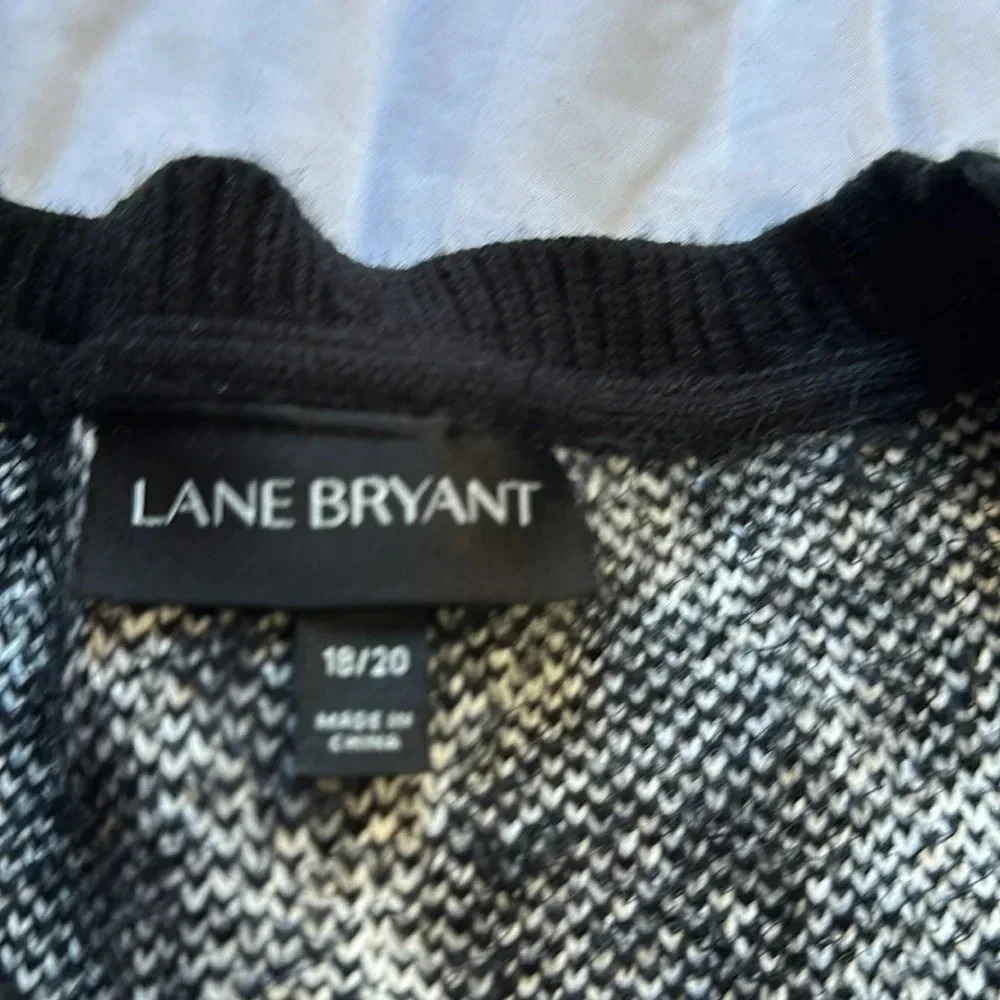 Lane Bryant sweater black & white with eyelash yarn size 18/20 - Picture 4 of 5